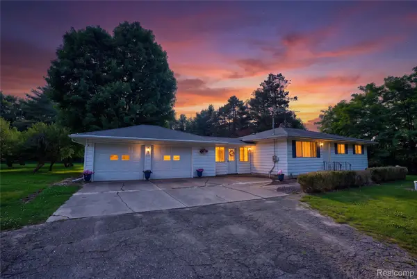 1715 N Oxford Road, Oxford, MI 48371