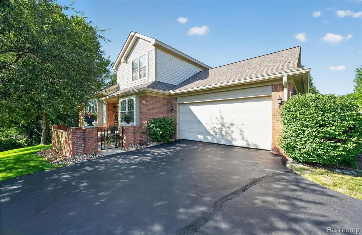 10301 Golfside Drive, Grand Blanc, MI 48439 - #1