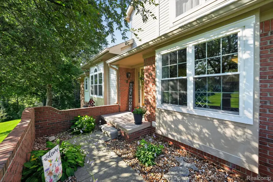 10301 Golfside Drive, Grand Blanc, MI 48439 - #2