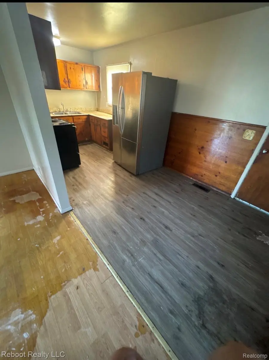 611 S 24th Street, Saginaw, MI 48601 - #3