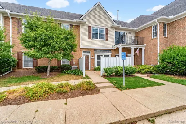 730 Amberly Drive, Waterford, MI 48328