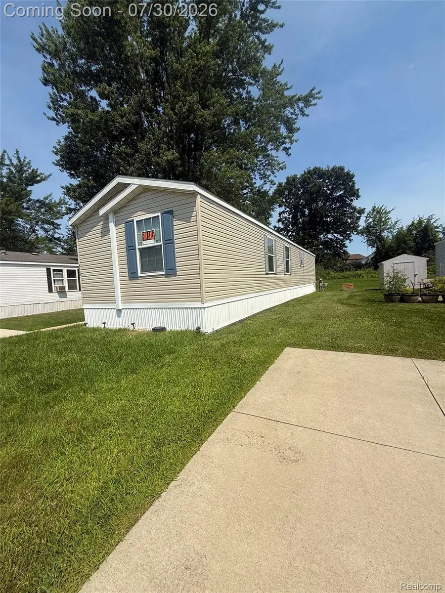 4505 Carlton Road, Sterling Heights, MI 48310 - #2
