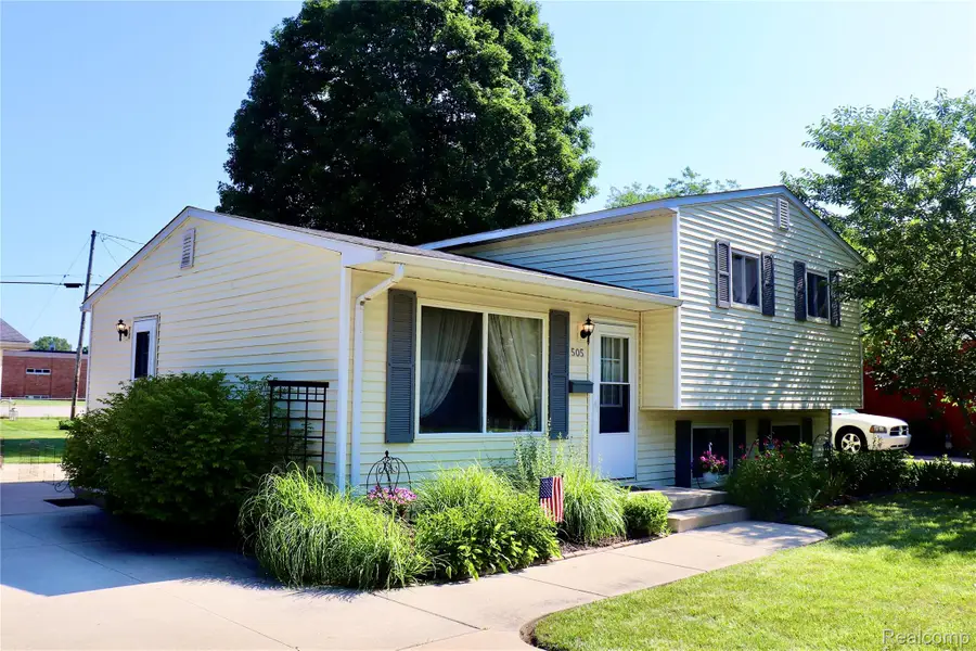 505 Clarion Street, Clio, MI 48420 - #3