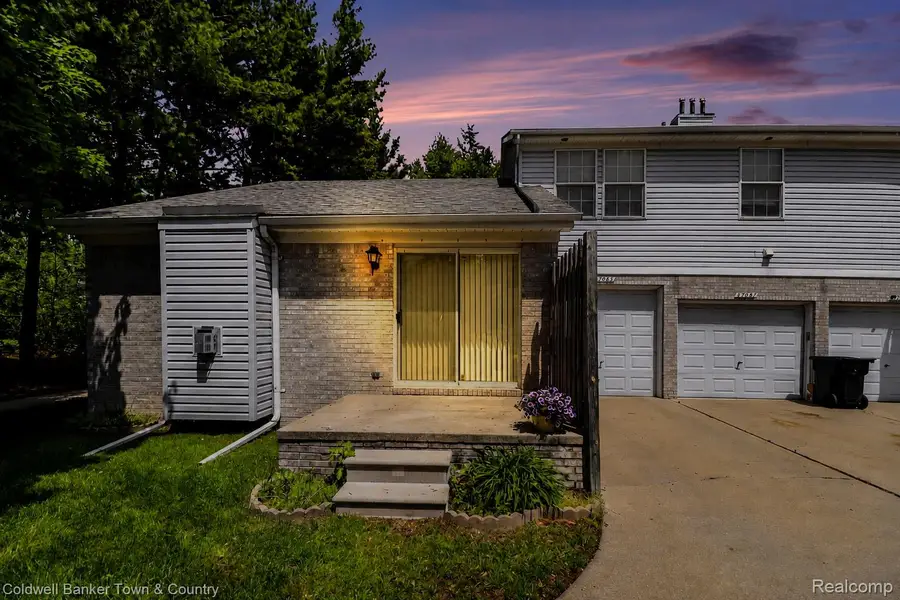 47083 Auburn Court, Utica, MI 48317 - #2