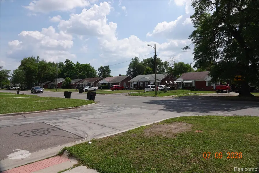 18651 & 18653 Kelly Rd, Detroit, MI 48224 - #3