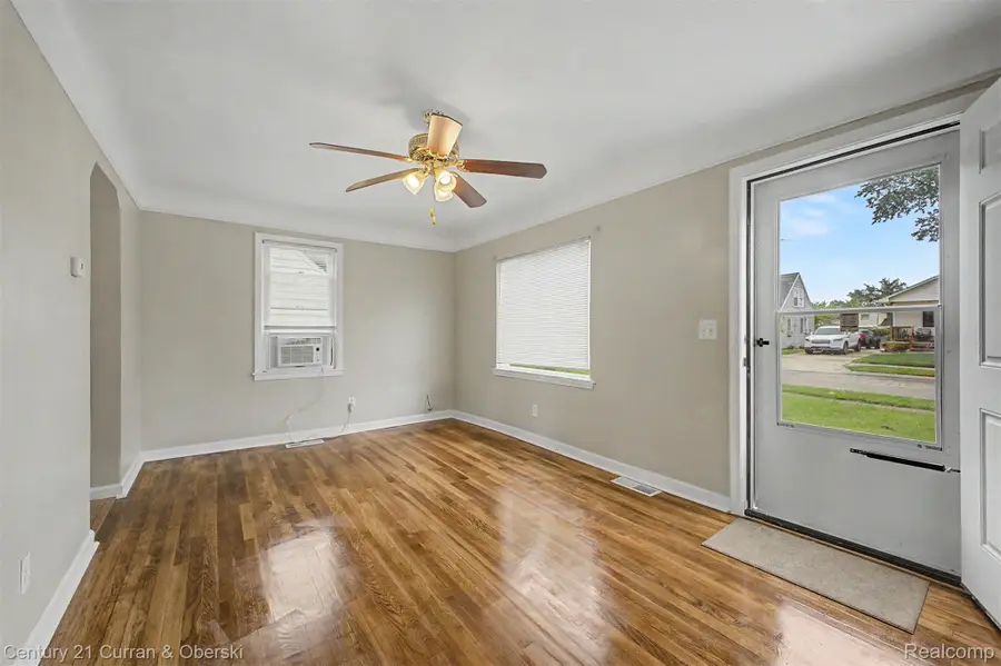 5160 Hazel Street, Dearborn Heights, MI 48125 - #2