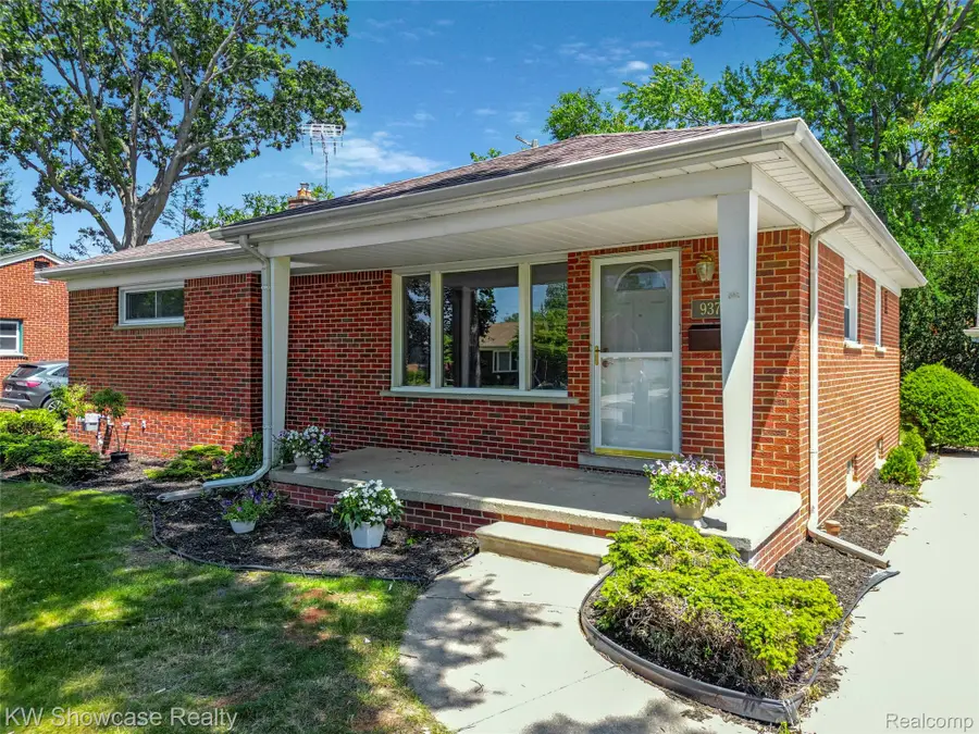 9370 Gillman Street, Livonia, MI 48150 - #3