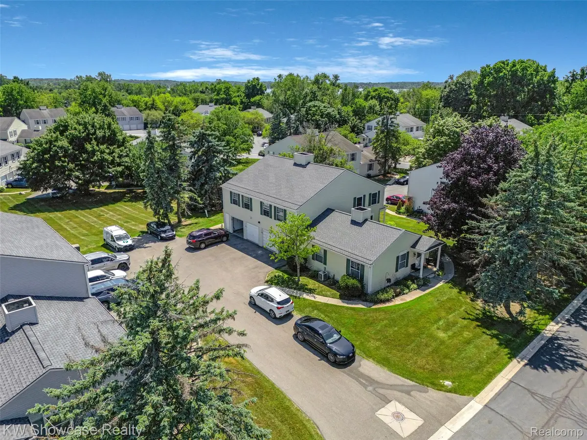 1424 Harbor Drive, Walled Lake, MI 48390 - #1