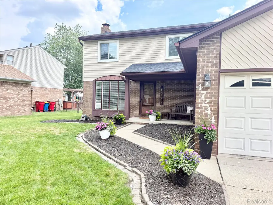 47244 Meadowbrook Drive, Macomb, MI 48044 - #2
