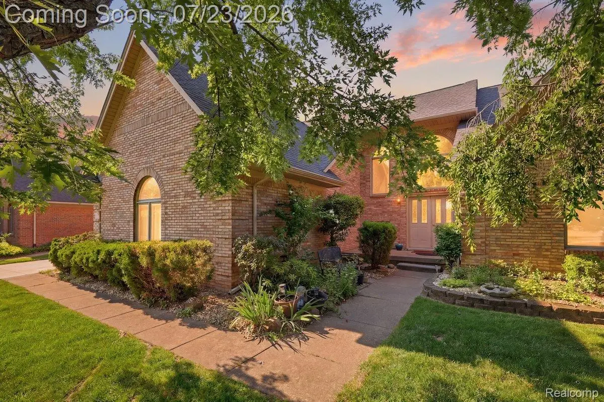 15127 Meadowfield Drive, Utica, MI 48315 - #1