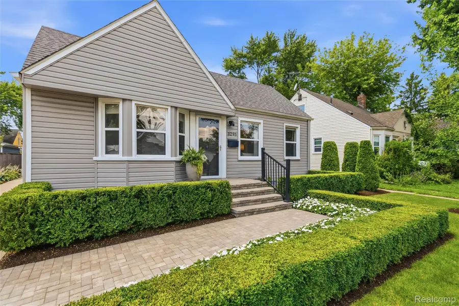3295 Cumberland Road, Berkley, MI 48072 - #2