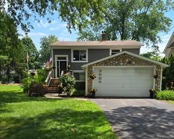 3285 Mapledale Street, CommerceTwp, MI 48382