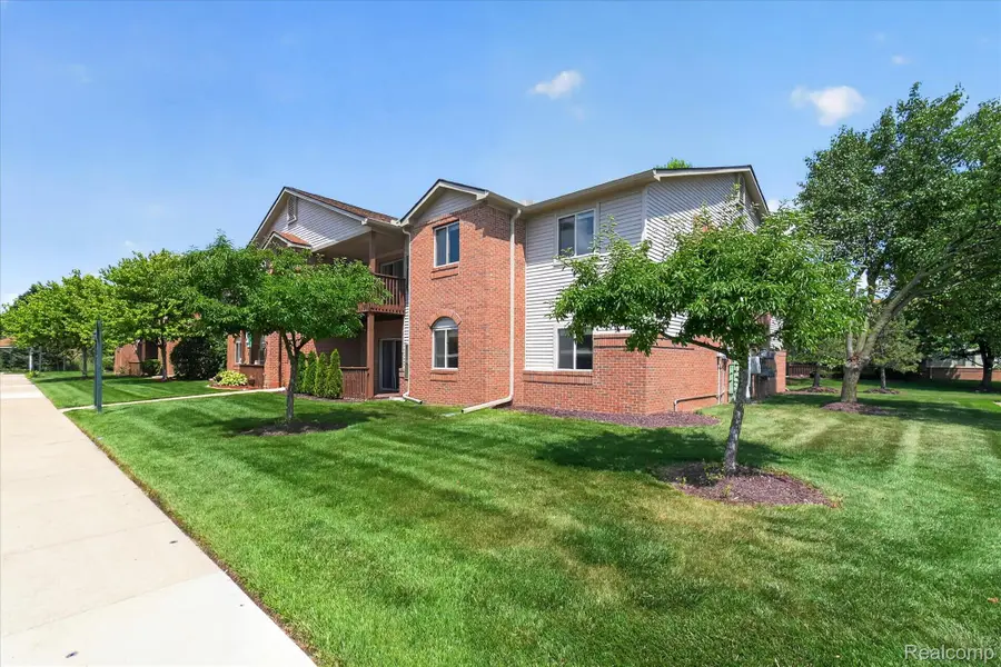 45720 Prairiegrass Court, Belleville, MI 48111 - #2