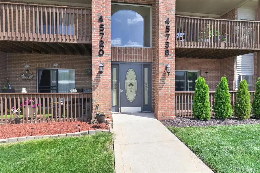 45720 Prairiegrass Court, Belleville, MI 48111 - #3