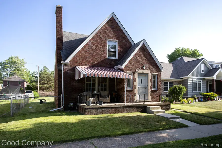 723 Pine Street, Wyandotte, MI 48192 - #2