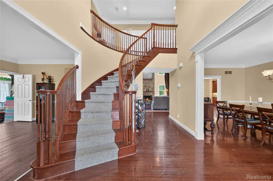 2433 Woodridge Court Court, Milford, MI 48380 - #3