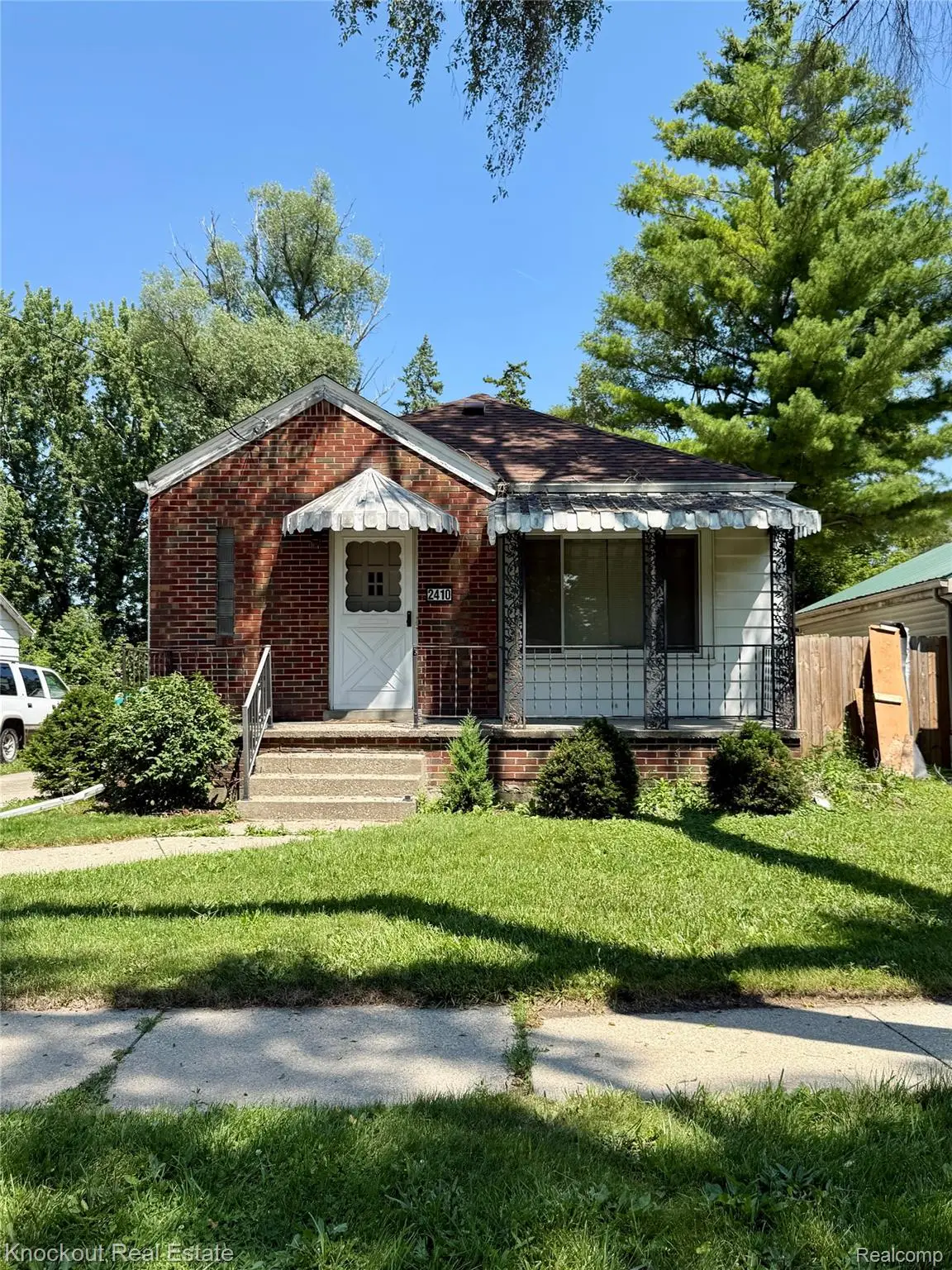 2410 N Clinton Street, Saginaw, MI 48602 - #1