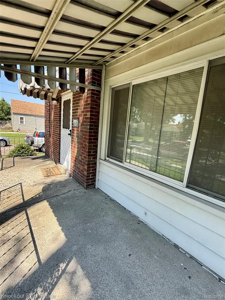 2410 N Clinton Street, Saginaw, MI 48602 - #2