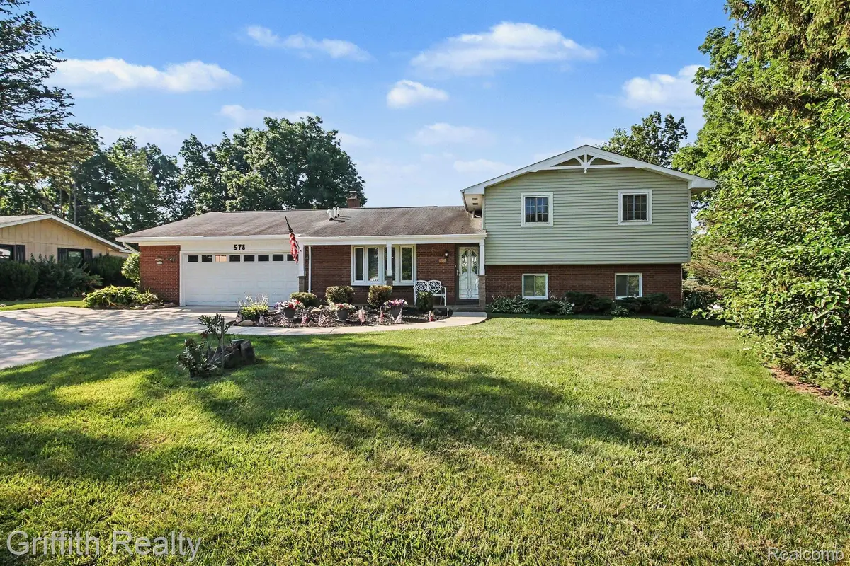 578 E Coon Lake Road, Howell, MI 48843 - #1
