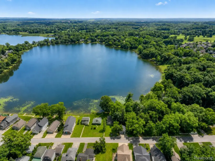 4165 Highcrest Drive, Brighton, MI 48116 - #2