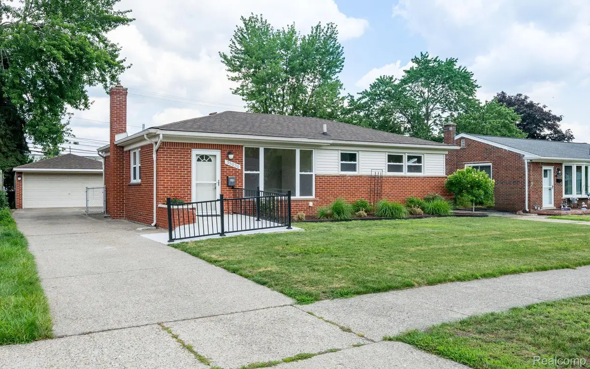35030 S Elmira Street N, Livonia, MI 48150 - #1
