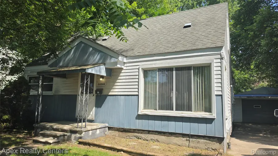 32246 Rosslyn Avenue, Garden City, MI 48135 - #2
