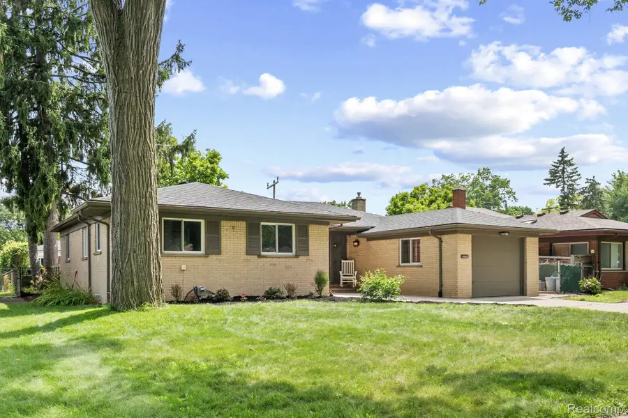 32969 Lyndon Street, Livonia, MI 48154 - #2