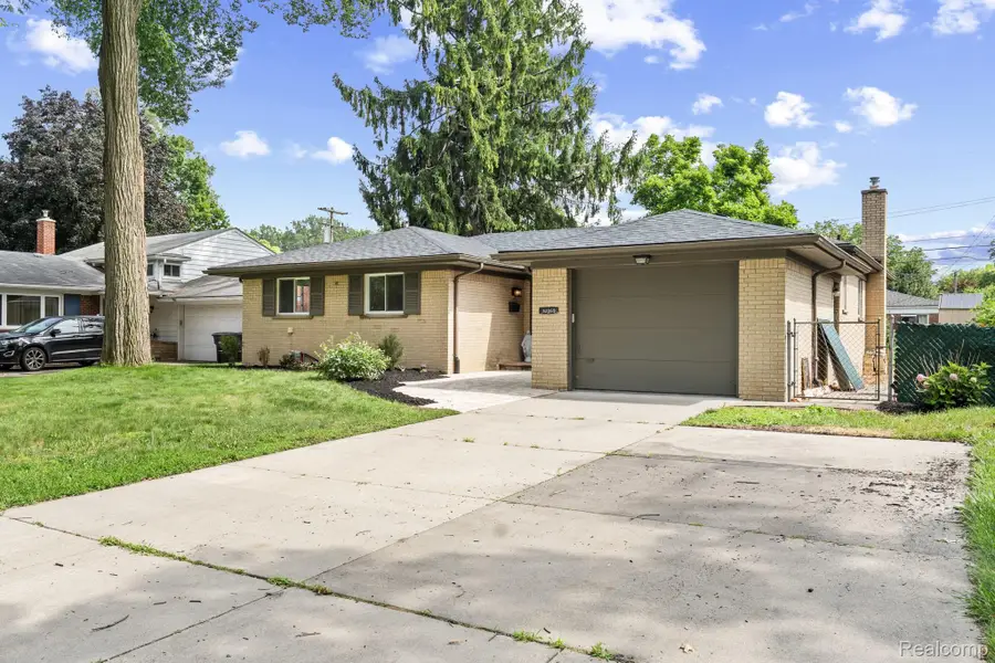 32969 Lyndon Street, Livonia, MI 48154 - #3