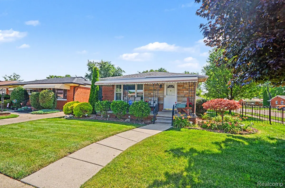 24804 Rosalind Avenue, Eastpointe, MI 48021 - #1