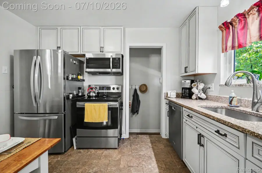 24804 Rosalind Avenue, Eastpointe, MI 48021 - #3