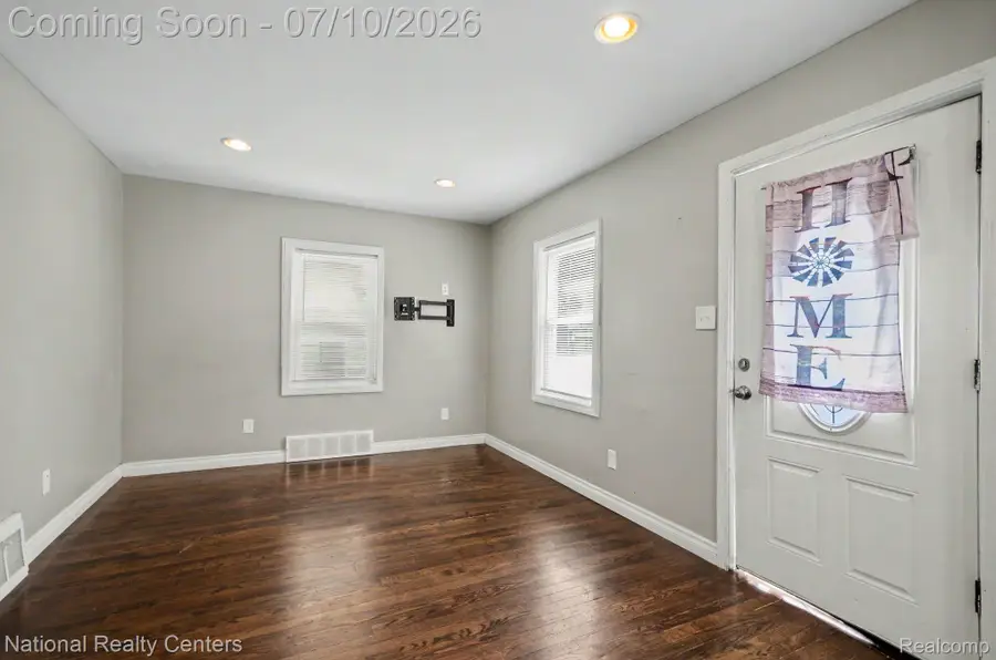 551 E Maplehurst Street, Ferndale, MI 48220 - #3