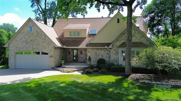 935 Pleasant Street, Birmingham, MI 48009