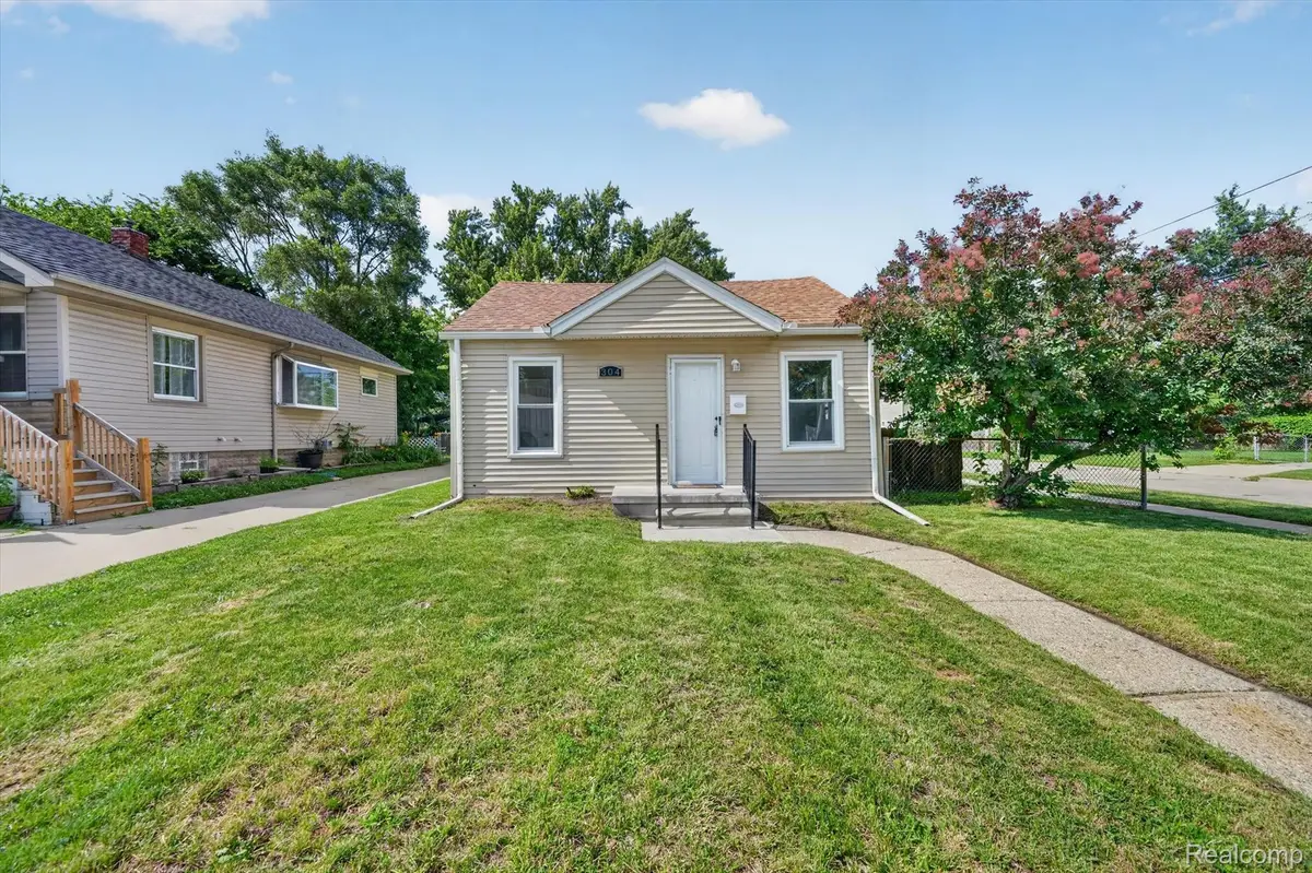 304 W Kalama Avenue, Madison Heights, MI 48071 - #1