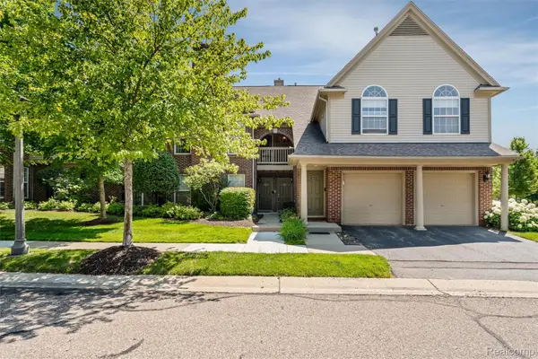 28126 Carlton Way Drive, Novi, MI 48377