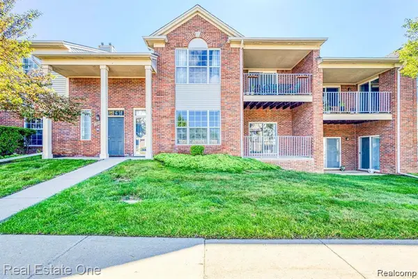 1828 Flagstone Circle #40, Rochester, MI 48307