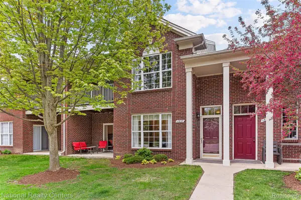 1637 Deepwood Circle, Rochester, MI 48307