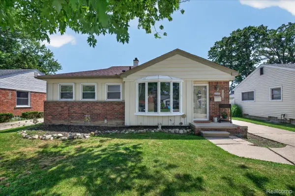 23002 Carolina Street, StClairShores, MI 48080