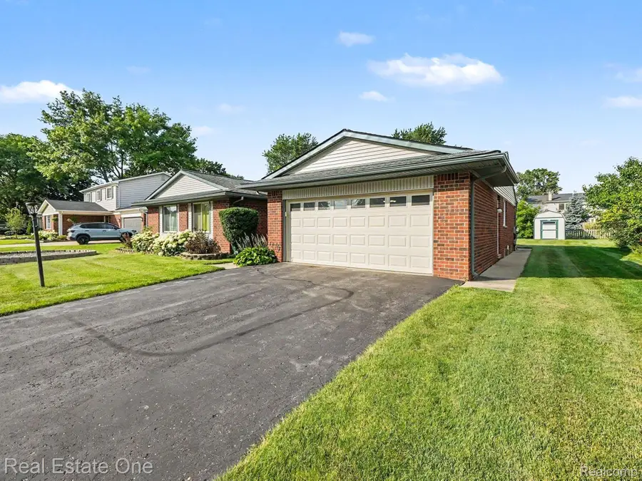 22550 Brookforest Road, Novi, MI 48375 - #2