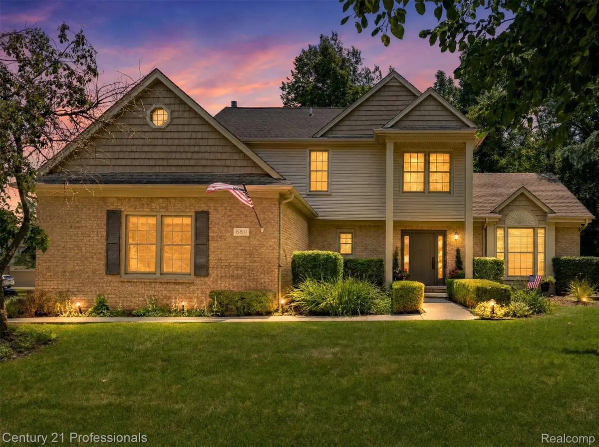 689 Woodfield Way, Rochester Hills, MI 48307 - #1
