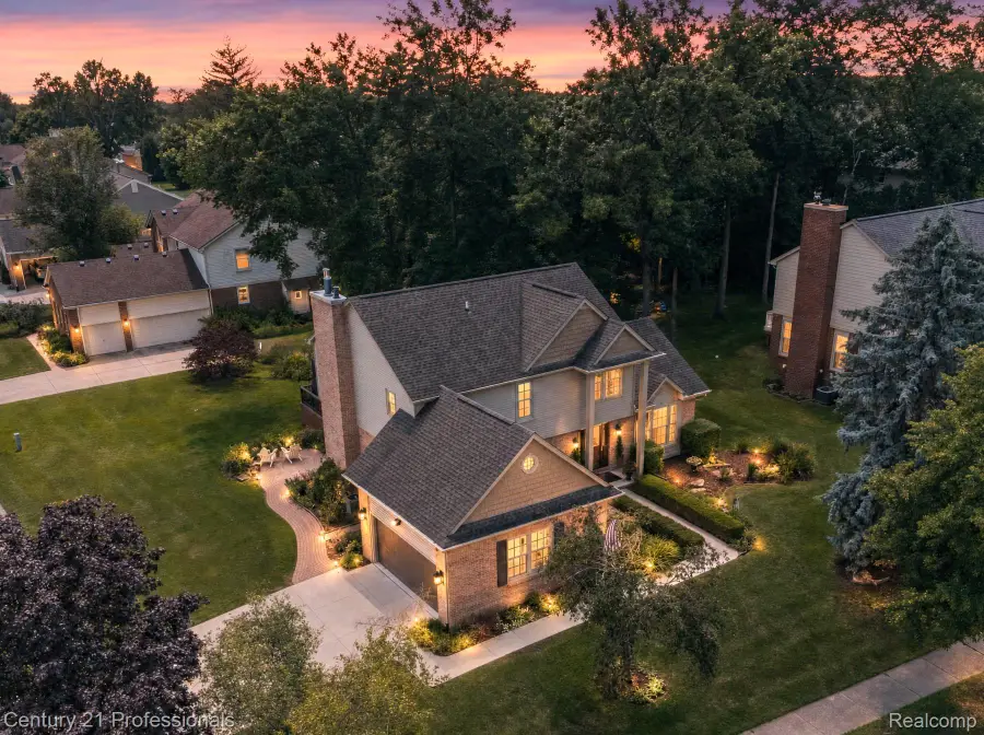 689 Woodfield Way, Rochester Hills, MI 48307 - #2
