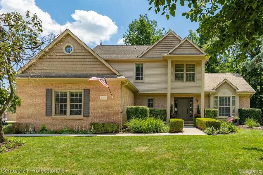 689 Woodfield Way, Rochester Hills, MI 48307 - #3