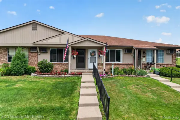 25157 Franklin Terrace #7, SouthLyon, MI 48178