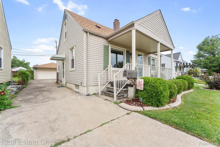1078 10th Street, Wyandotte, MI 48192 - #2