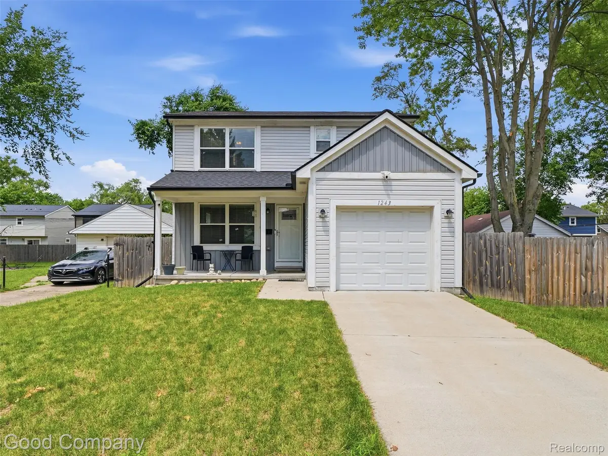 1243 E Milton Avenue, Hazel Park, MI 48030 - #1