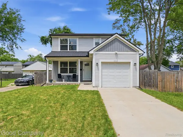 1243 E Milton Avenue, HazelPark, MI 48030