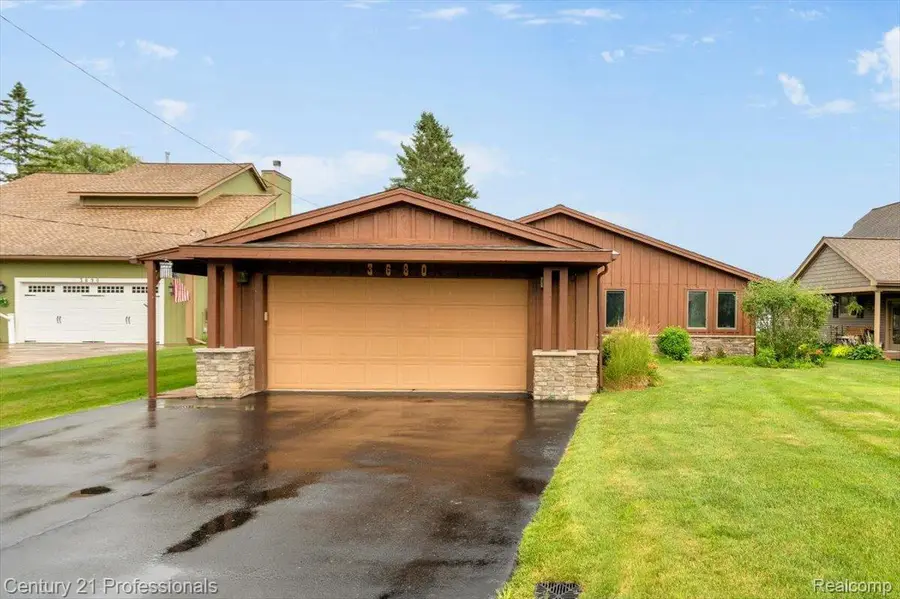 3680 Kingsway Drive, Highland, MI 48356 - #2