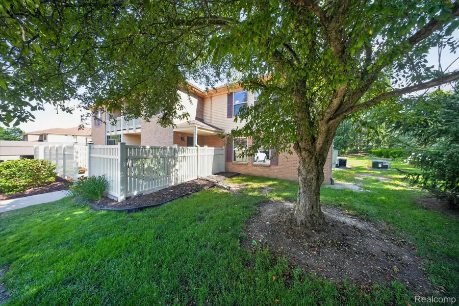 61165 Greenwood Drive, South Lyon, MI 48178 - #3