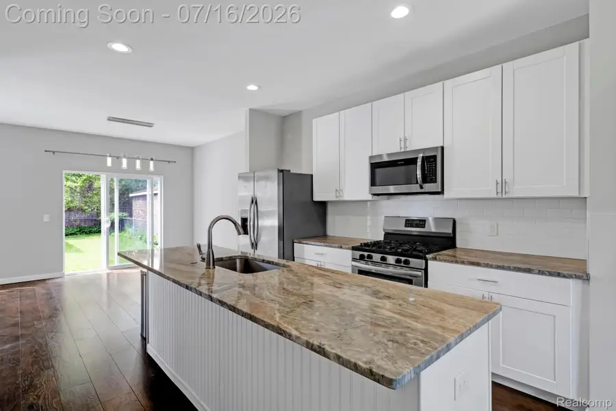 534 E Brickley Avenue, Hazel Park, MI 48030 - #2
