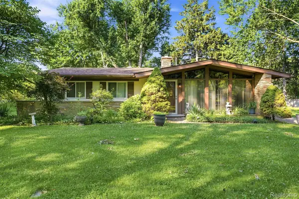 27679 Spring Arbor Drive, Southfield, MI 48076