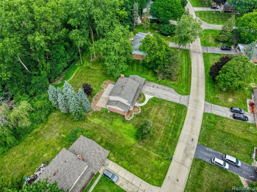 4276 Macqueen Drive, West Bloomfield, MI 48323 - #3